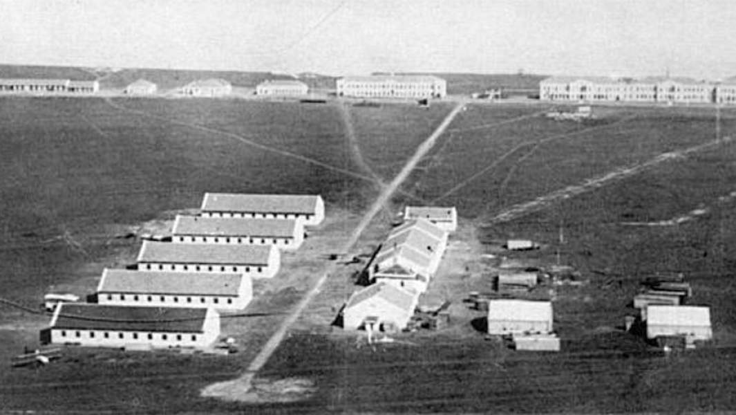 Летное поле и ангары Севастопольской авиационной школы. 1912 год