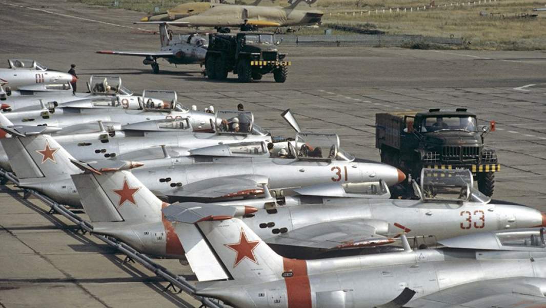 На учебно-тренировочном аэродроме Качинского высшего военного авиационного училища летчиков имени А. Ф. Мясникова