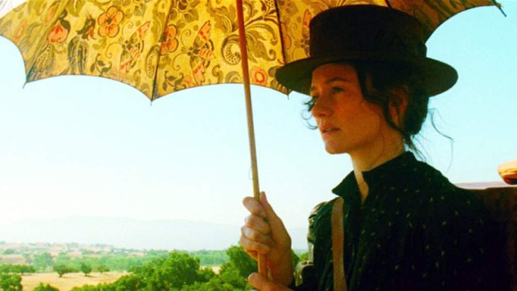 Актриса Эмили Мортимер в роли Леони Гилмор в фильме «Леони»