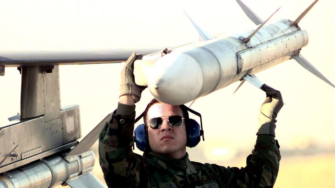 Американская ракета типа AIM-120 AMRAAM