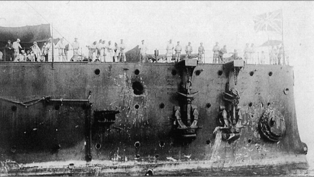 Повреждения носовой части крейсера «Аврора»