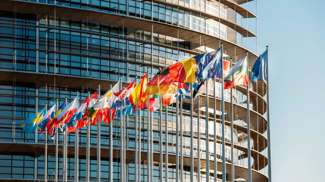 Здание европейского парламента 