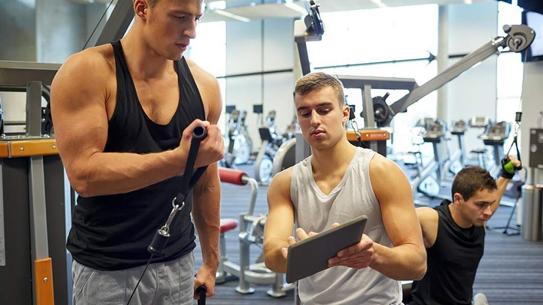 Плюс авторских мобильных приложений для фитнеса в том, что заниматься можно в любое время и в любом месте