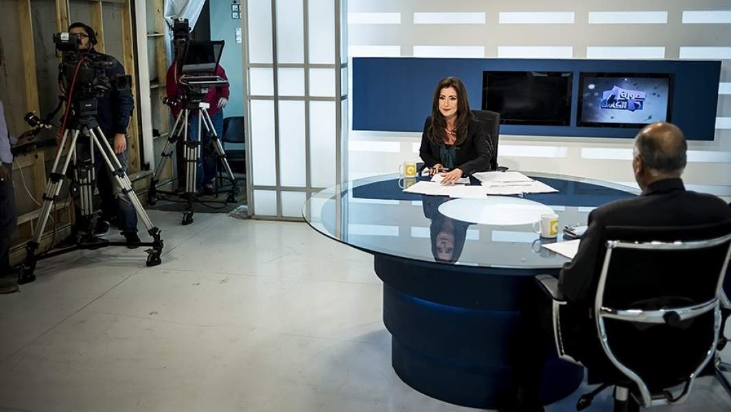 «Покушающимся на национальную безопасность» Египта журналистам также грозят реальные тюремные сроки: в настоящее время за решеткой находятся около 20 работников СМИ, включая иностранцев