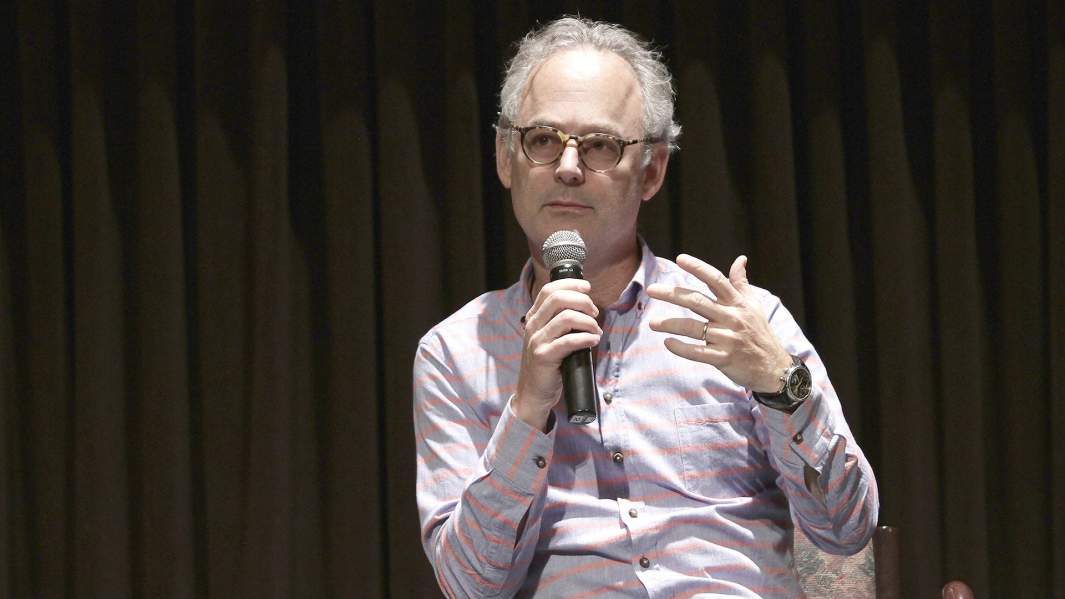 Амор Тоулз писатель-романистан