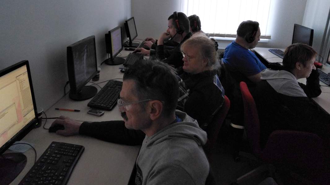 Компьютерный класс, где постояльцы приюта ищут себе работу по интернету
