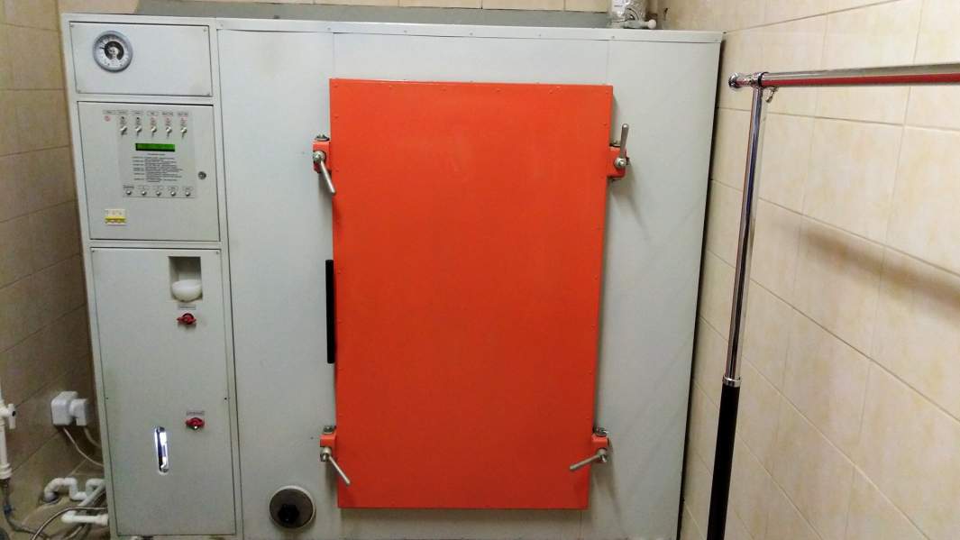 Машина для дезинфекции и стирки одежды в приюте для бездомных