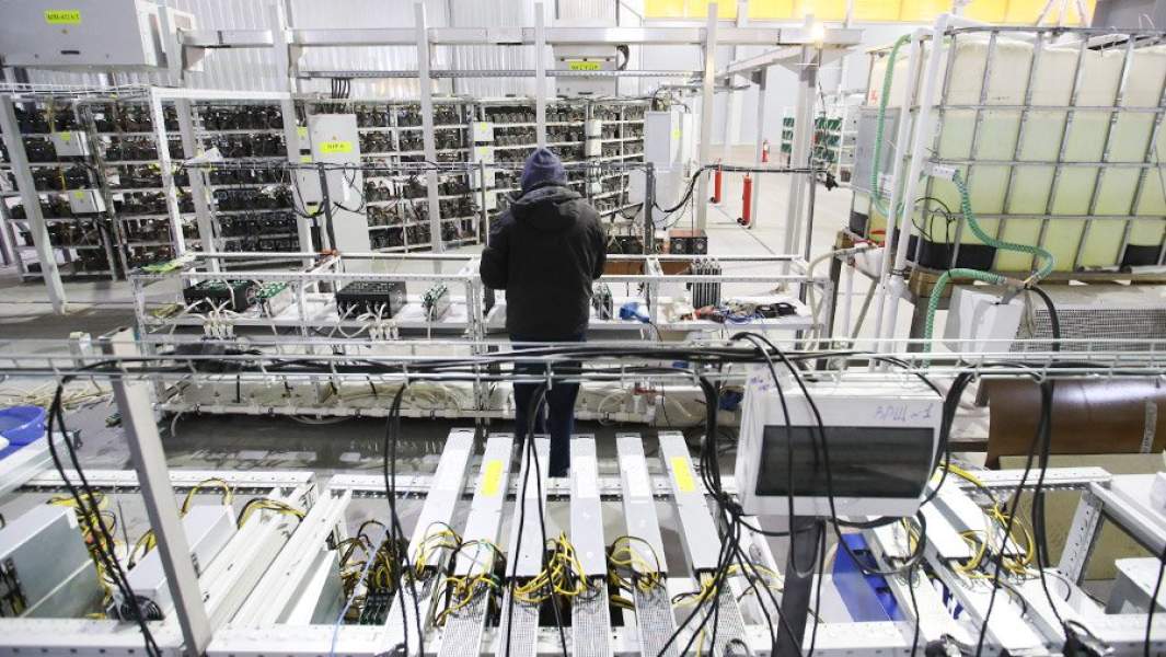 Обий вид майнинговой фермы