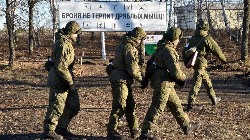 Военнослужащие в учебном центре в Саратове