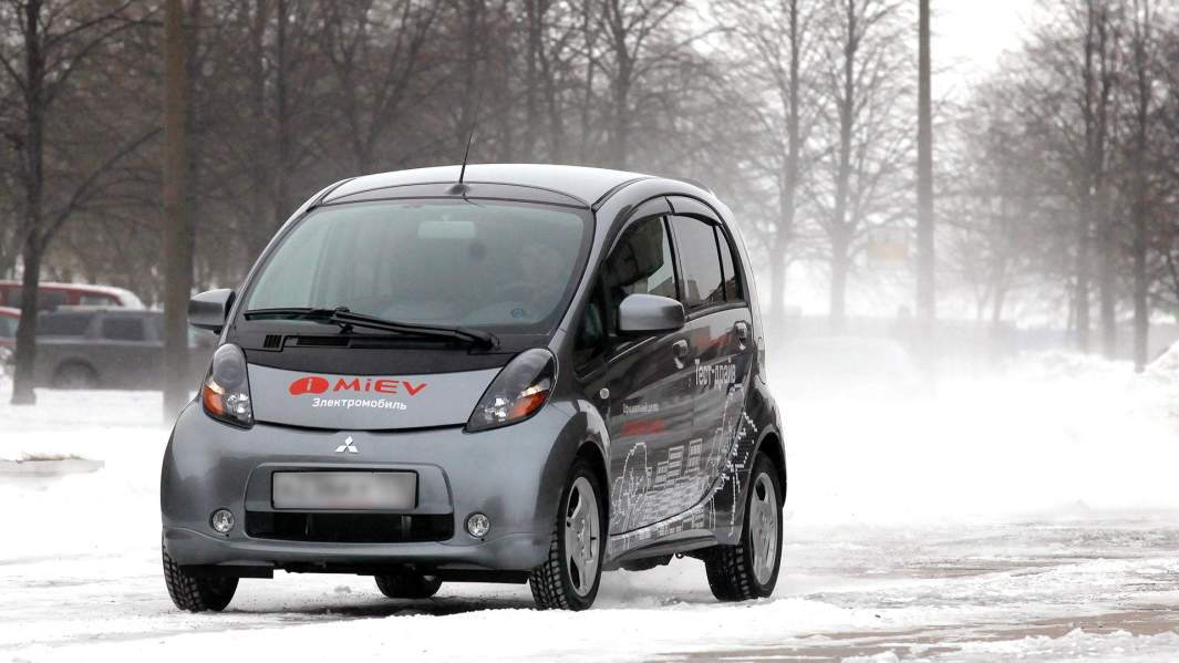 Первый серийный электромобиль Mitsubisi i-MiEV, презентация которого прошла в Санкт-Петербурге