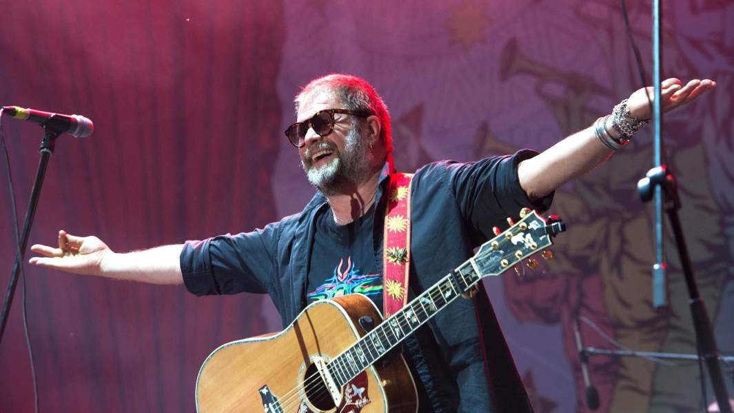 Поэт и музыкант, лидер рок-группы «Аквариум» Борис Гребенщиков выступает на открытии музыкального фестиваля «Дикая Мята» в Тульской области