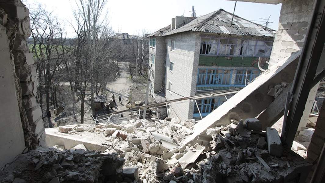 Небольшая улица, в последнее время подвергалась постоянным артобстрелам со стороны украинских силовиков. Многие местные жители отсюда уехали, в домах нет газа, света и отопления, поселок Донецк-Северный в Донецкой области