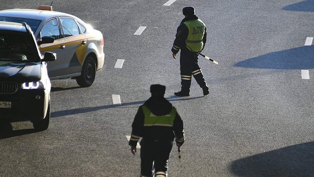 Сотрудники правоохранительных органов на улице в Москве