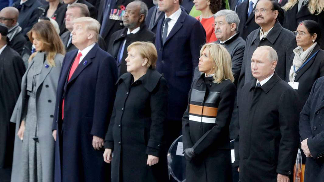 Президент РФ Владимир Путин и президент США Дональд на мемориальной церемонии у Триумфальной арки в Париже по случаю 100-летия окончания Первой мировой войны