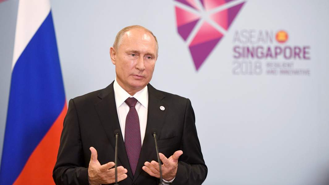 Президент РФ Владимир Путин на пресс-конференции в Сингапуре.