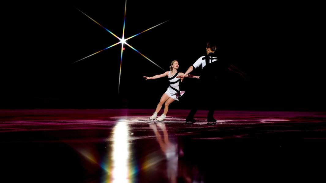Евгения Тарасова и Владимир Морозов (Россия) во время показательных выступлений