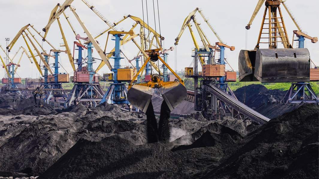 Разгрузка судна с углем