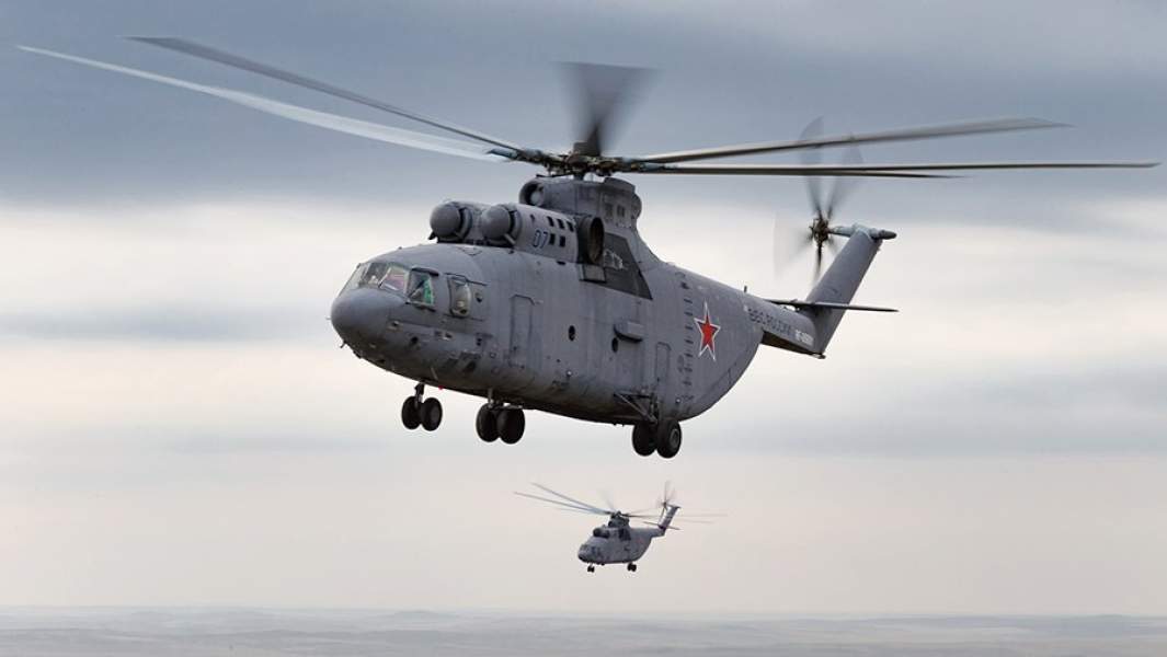 Вертолеты Ми-26 во время военных учений «Восток-2018» на полигоне «Цугол»