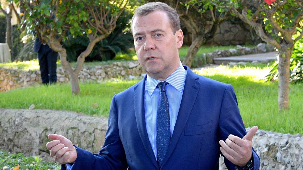 Премьер-министр РФ Дмитрий Медведев во время пресс-подхода по итогам Международной конференции по Ливии