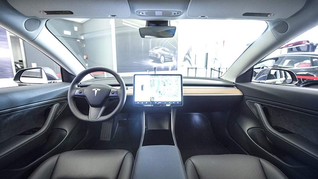 Салон автомобиля Tesla Model 3