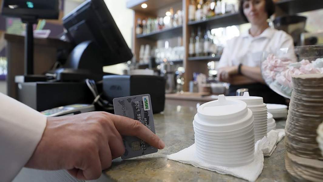 В последнее время граждане часто сталкиваются с отказом ресторанов принимать карты