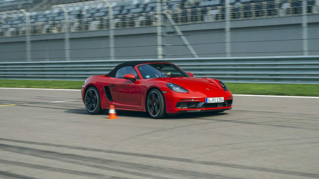 Porsche 718 Boxster на трассе Sochi Autodrom