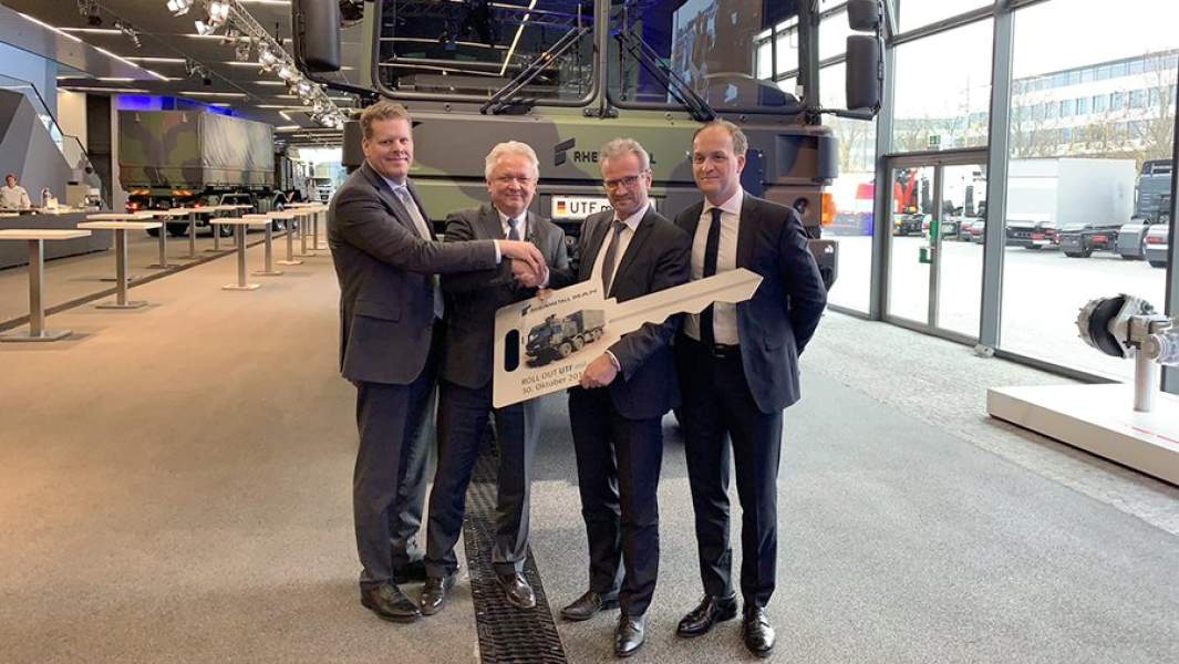 Символическая передача ключа, Мюнхен, 30 октября 2018 года. Новые многофункциональные грузовики Rheinmetall – MAN заменят устаревшие машины