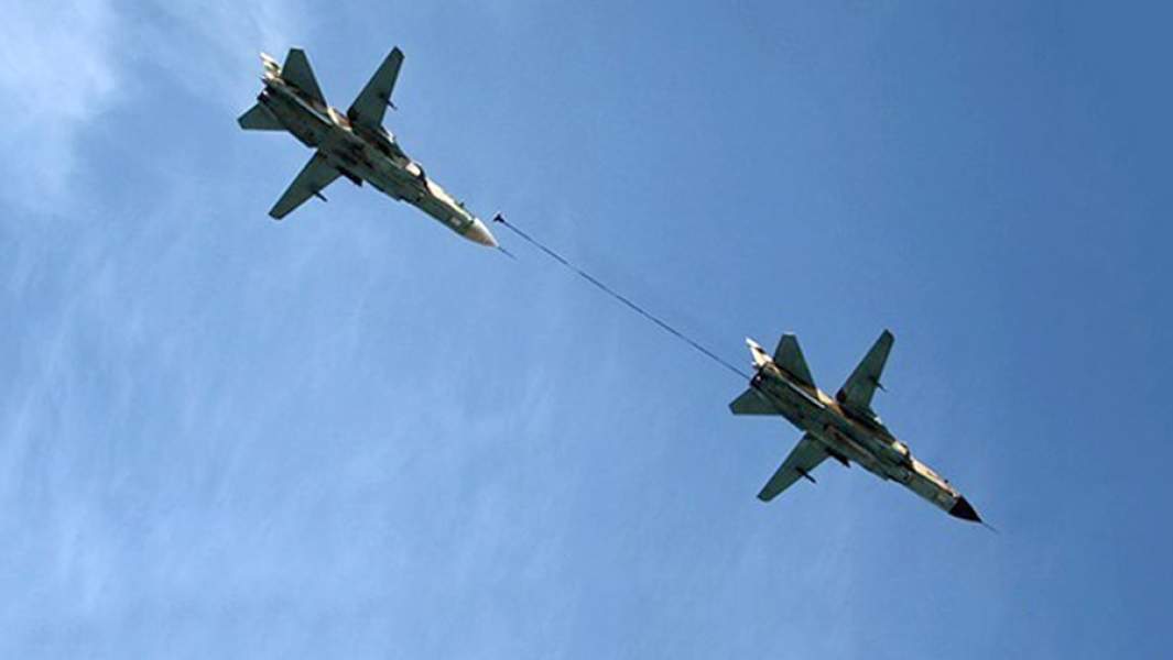 Демонстрация дозаправки в воздухе Су-24МК ВВС Ирана