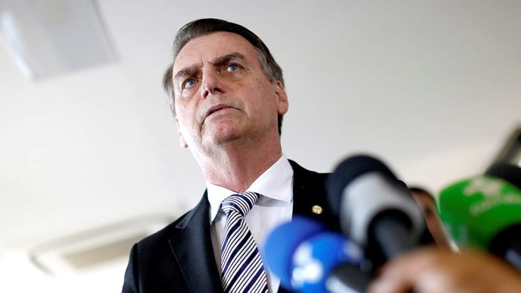 Жаир Болсонару общается с прессой