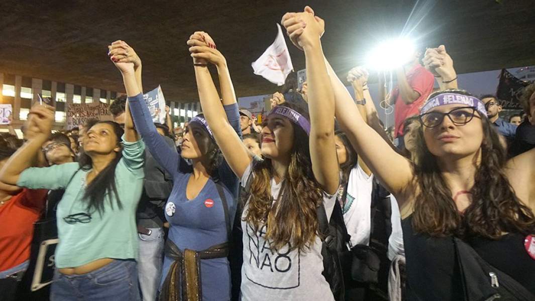 Манифестация женщин Бразилии под лозунгом «Только не он» 
