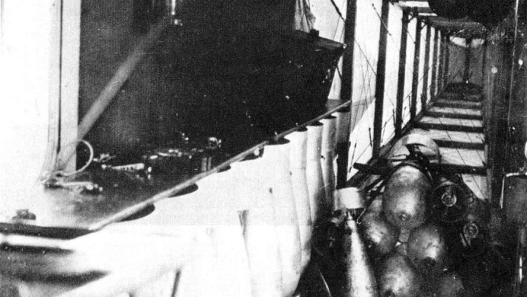 Размещение бомб в фюзеляже самолета «Илья Муромец»