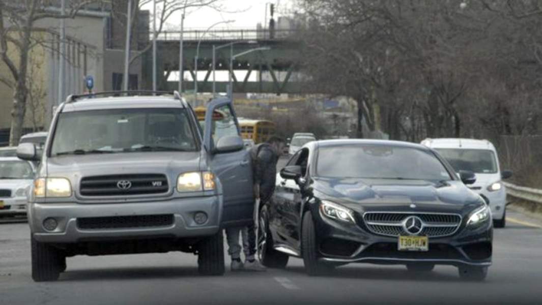 Автомобиль «Мерседес», переданный Шулая в качестве дани