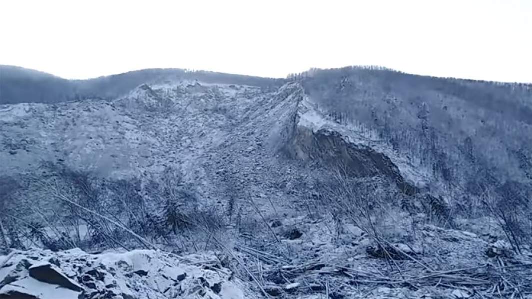 Вид на разрушенную сопку