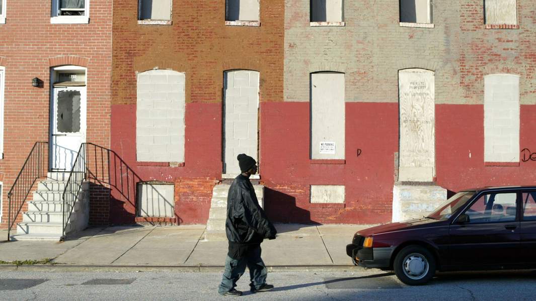 Типичное Американское гетто благоприятная среда для роста числа преступлений и молодежных шрупировок, 2003