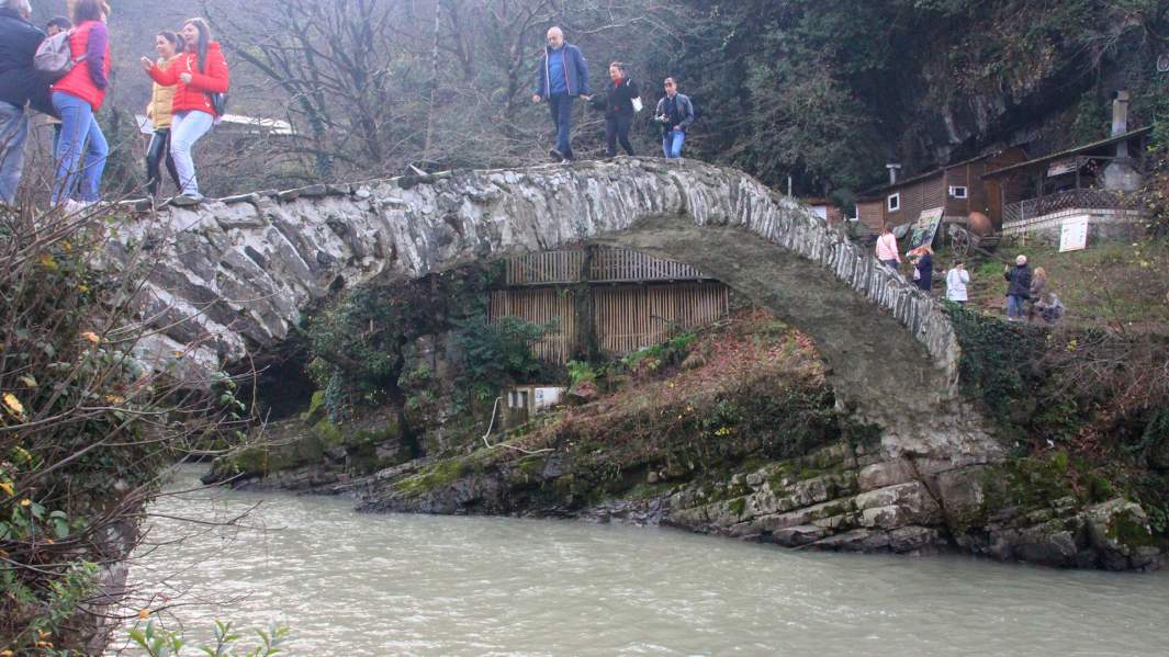 Мост царицы Тамары через реку Аджаристцхали
