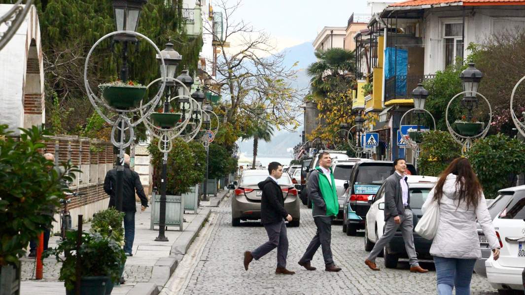 Вид на порт с улицы царя Парнаваза