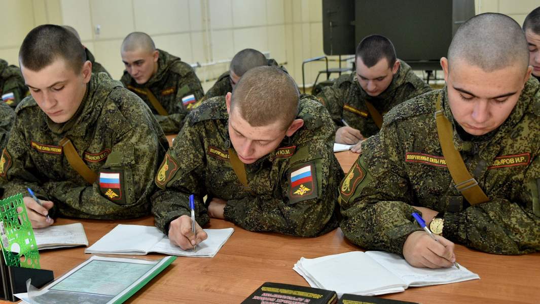 Физ подготовка в военном училище