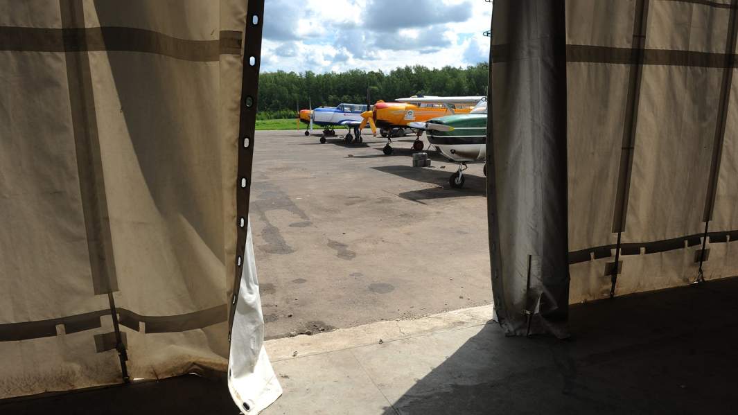 Самолеты малой авиации на подмосковном аэродроме Большое Грызлово