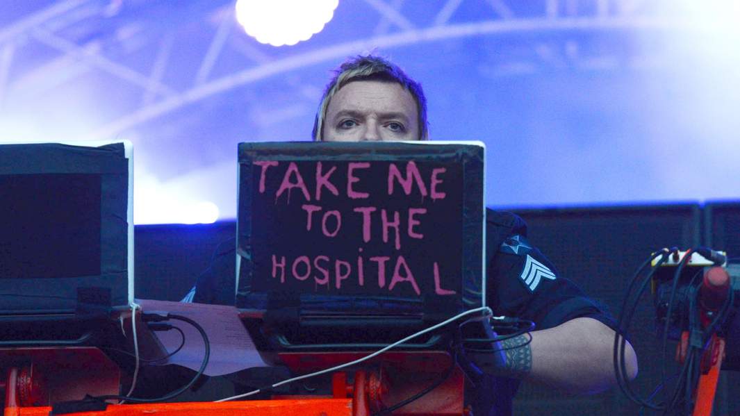 Участник британской группы The Prodigy Лиам Хоулетт во время выступления в рамках фестиваля Park Life на ВВЦ в Москве, 2014 год