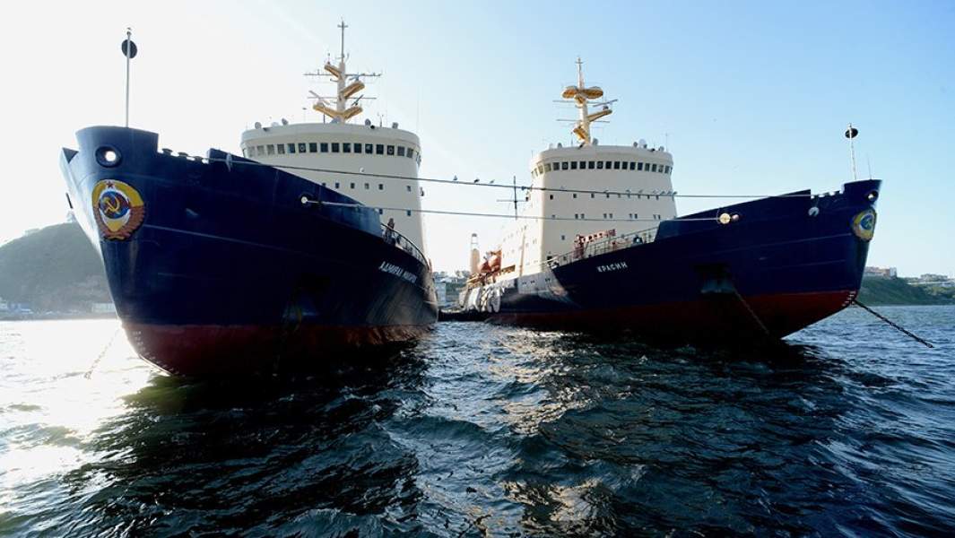 Ледоколы «Красин» и «Адмирал Макаров» во Владивостоке