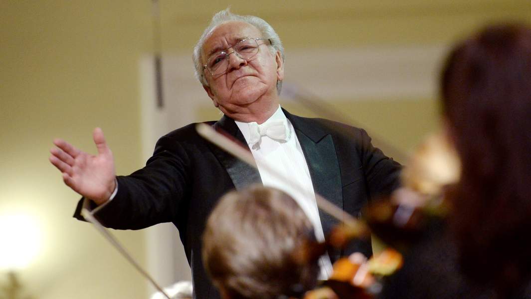 Дирижер Юрий Темирканов на открытии VIII международного фестиваля Мстислава Ростроповича в Большом зале Московской консерватории