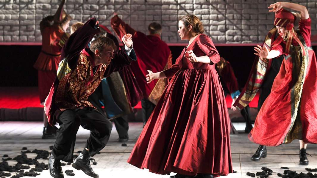 Сцена из спектакля «Катерина Ильвовна» по очерку Н.С. Лескова «Леди Макбет Мценского уезда» в постановке Аллы Сигаловой в театре Табакова