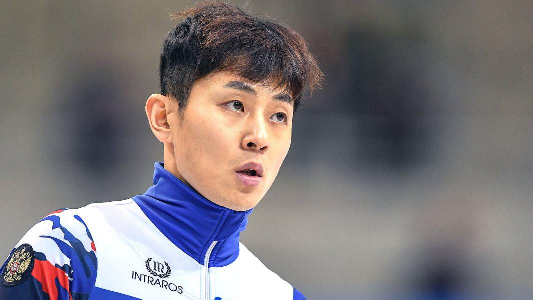 Виктор Ан (Россия) после финиша в финальном забеге на 500 метров среди мужчин на чемпионате мира по шорт-треку 2018 в Дрездене