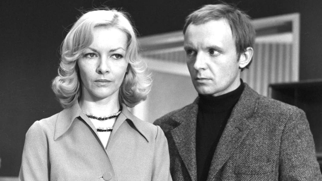 На съемках фильма «Ирония судьбы» (режиссер Эльдар Рязанов). В роли Надежды Шевелевой - польская актриса Барбара Брыльска, в роли врача Евгения Лукашина - Андрей Мягков