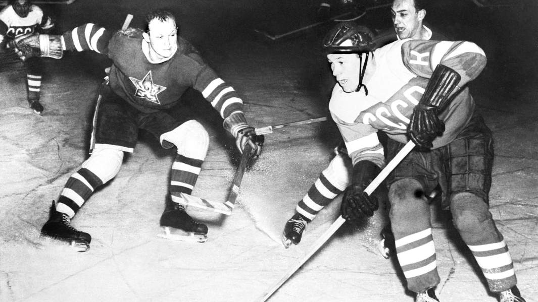 Капитан сборной команды СССР Всеволод Бобров