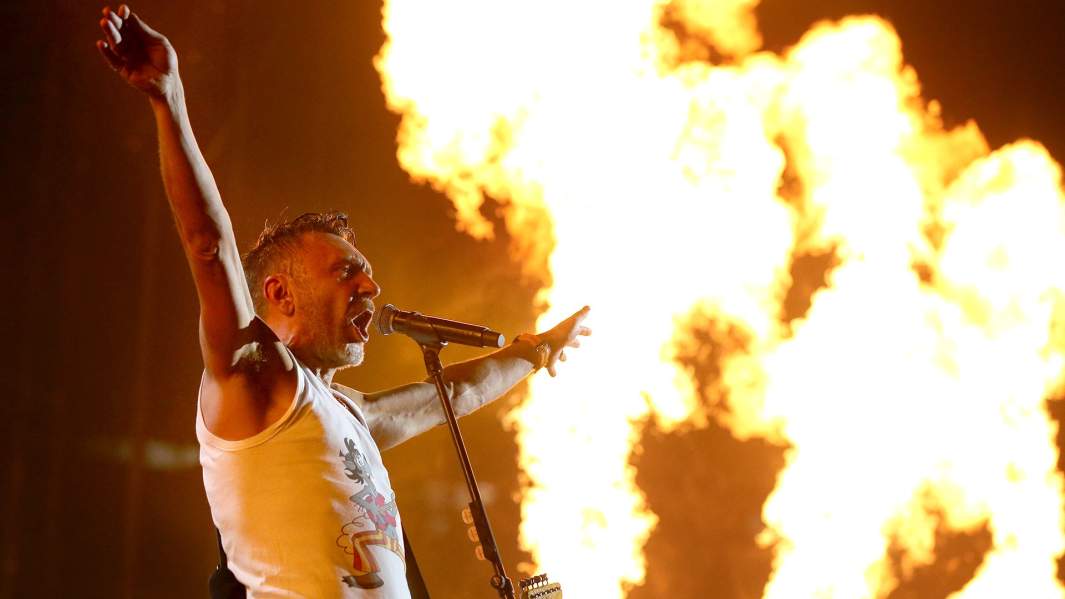 Лидер группы «Ленинград» Сергей Шнуров во время концерта на стадионе «Санкт-Петербург»