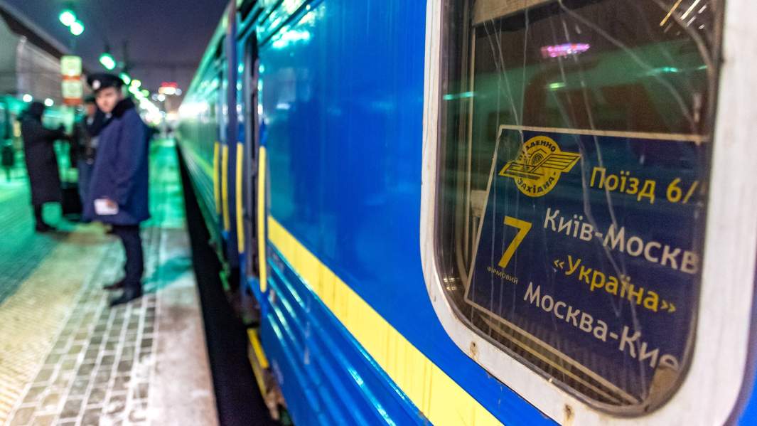 Поезд Москва - Киев на Киевском вокзале