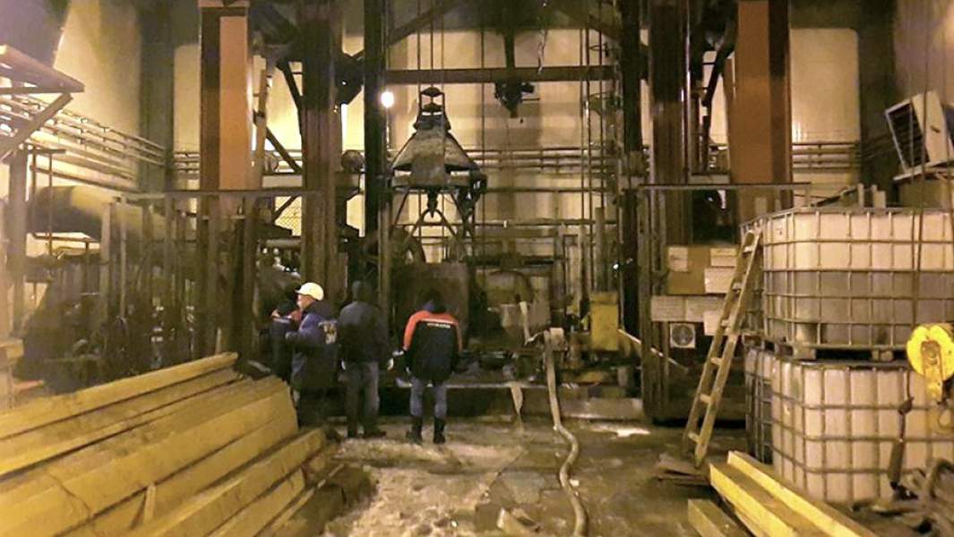 Сотрудники спасательных служб в шахте компании «Уралкалий» в Соликамске, где произошел пожар