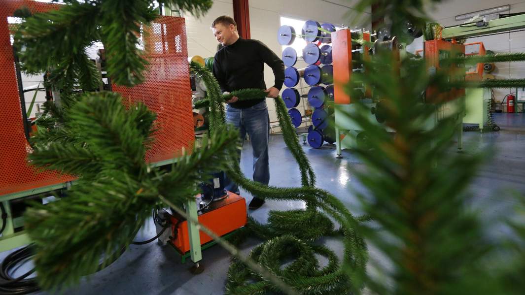 Производство искусственных елей