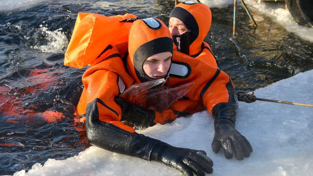 Чтобы вытащить человека из воды, спасатель сам должен быть в хорошей физической форме